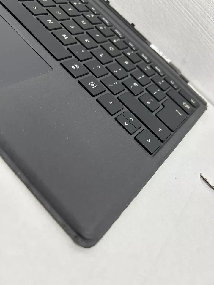 Microsoft Surface Pro 4 /5 / 6 / 7  Type Cover Keyboard 1725  ( E&L Faulty)73MFT - Image 2 of 3