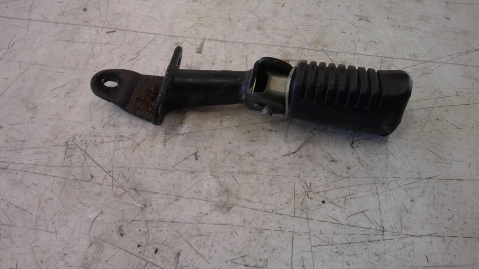 Reposapiés delantero derecho conductor Kawasaki KE100 enduro estriba Foto 3 de 4