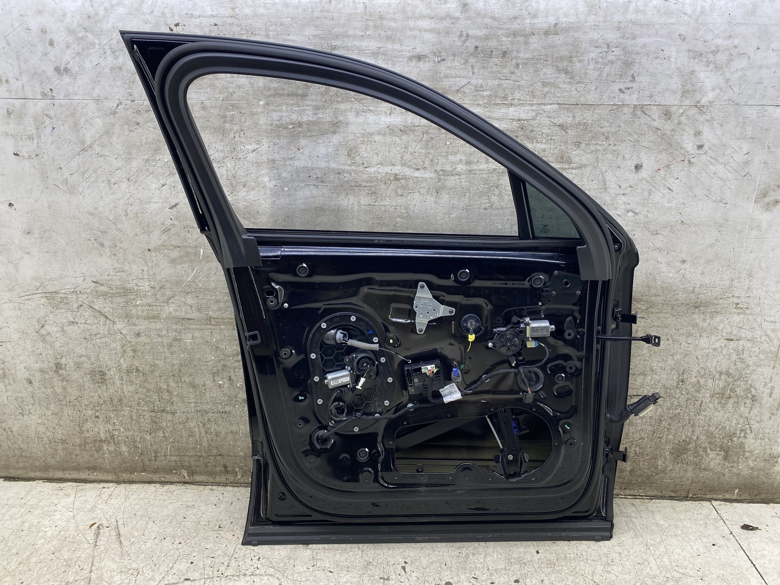 2015-2020 BENTLEY BENTAYGA OEM LH FRONT LEFT DRIVER DOOR SHELL W/O GLASS