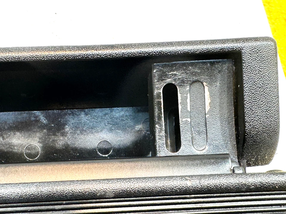 Original BMW 84-92 E30 318i 325is M3 Consola Delantera EE. UU. Plástico Negro OEM 1 Cenicero Foto 3 de 4