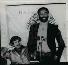 1977 Press Photo Bill FItch and Walt Frazier  - cvb66405