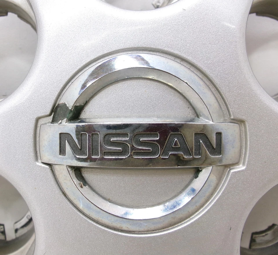 Tapa central de rueda Nissan Xterra 2010 OEM Foto 2 de 4