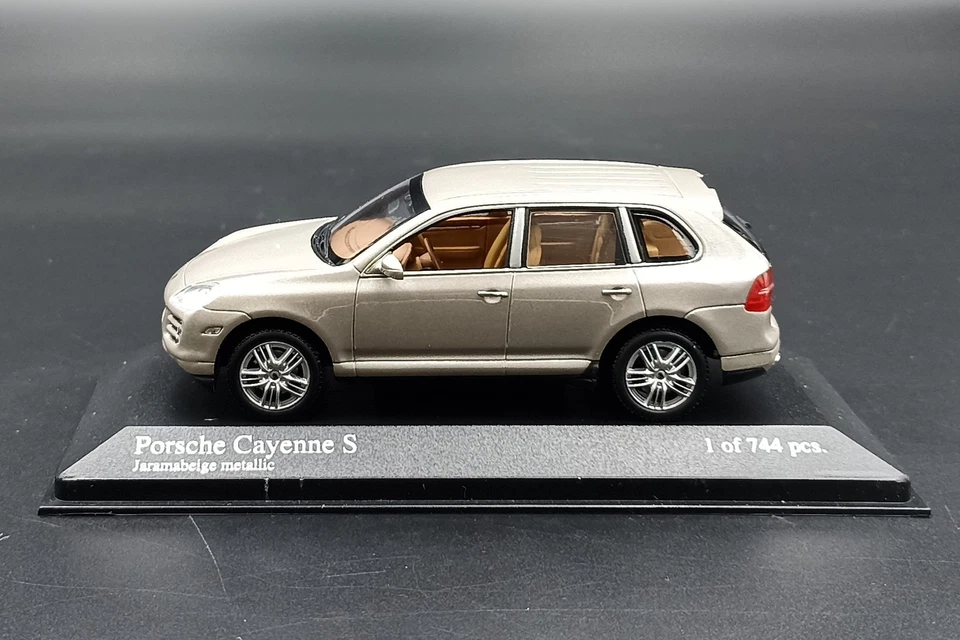 1:43 Porsche Cayenne S Beige Metallic Minichamps - Immagine 3 di 4