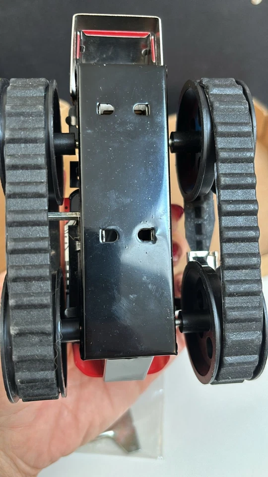 Vintage Tin Litho wind Up Tractor, Rubber Tread & Key In Original Box 1980 - Image 4 of 4