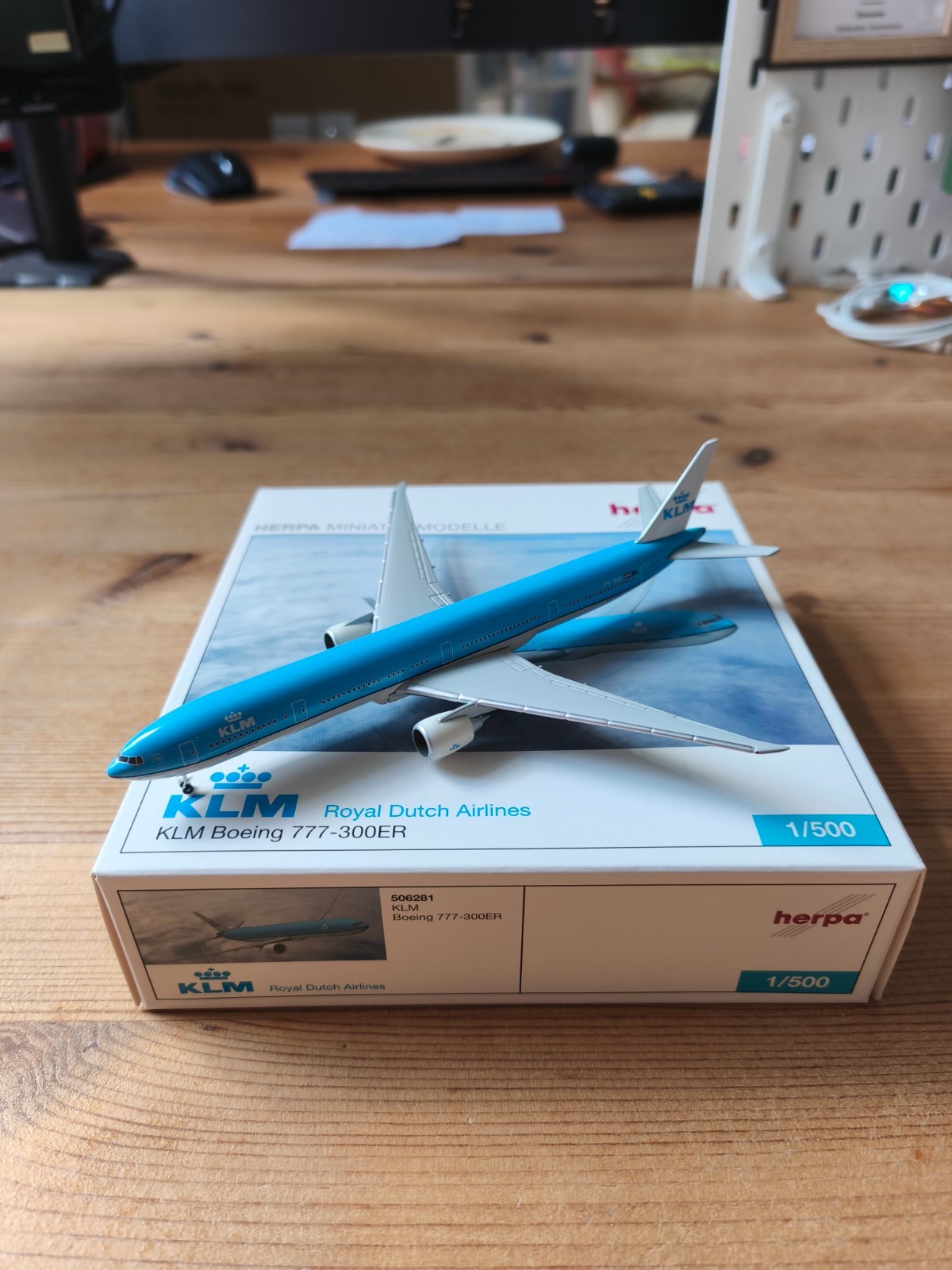 Herpa Wings KLM Boeing 777-300ER 506281 1:500