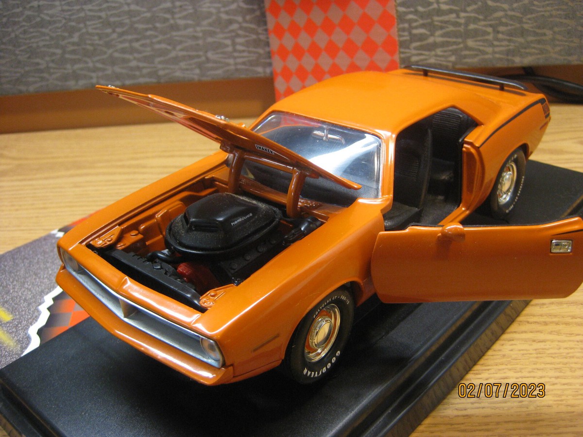1/18 1970 PLYMOUTH HEMI 'CUDA STREET HEAT , ORANGE BY ERTL