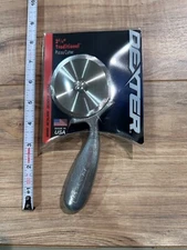 Dexter Russell S3A-PCP Traditional Aluminum Handle 2-3/4" Pizza Cutter..18030