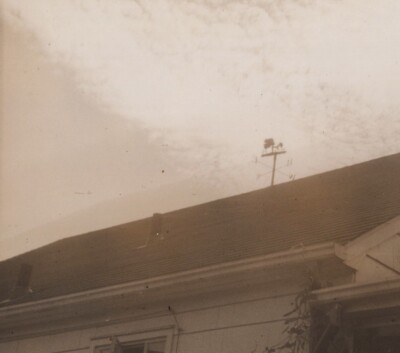 House Edge Sky Focus Roof Chimney Angled Perspective Photo