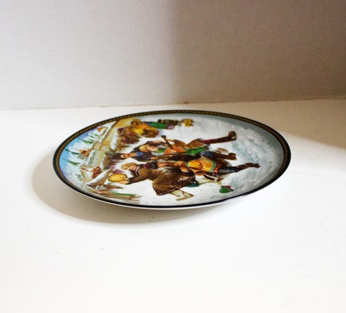 Merry Musicians Russian Village Plate 7.5" Round Decorative Snow Music EXC COND - Picture 5 of 7
