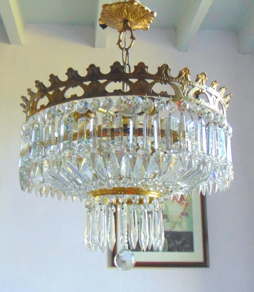 ANCIEN ET SUPERBE LUSTRE PLAFONNIER CORBEILLE BRONZE ET PAMPILLES CRISTAL - Photo 2/4