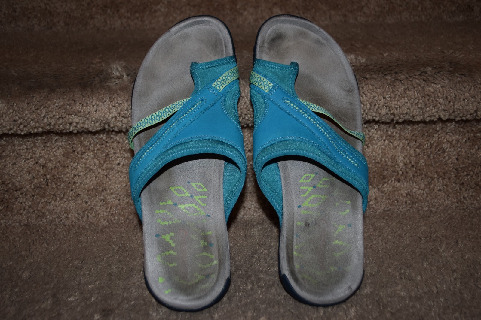 Sandali donna taglia 11 Merrell con cinturino in acqua giallo e verde acqua pezzo