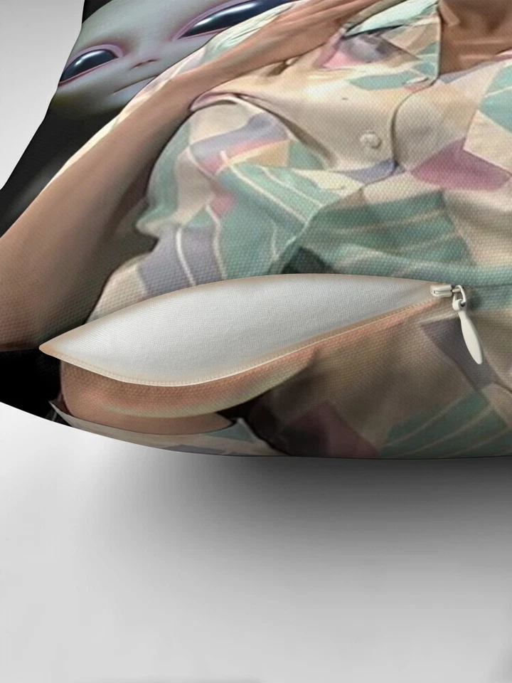 Funda de almohada Kate Mckinnon Aliens dos lados 16", 18", 20", Miss Rafferty, SNL Foto 3 de 3