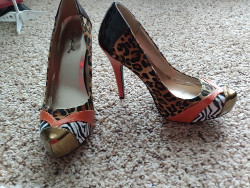 qupid cheetah heels