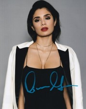 DIANE GUERRERO signed Autogramm 20x25cm ORANGE IS NEW BLACK in Person autograph