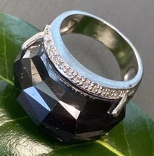 Unusual Vintage Ring Black Art Glass Signed IRIS Estate Jewelry Pre-owned Size 7