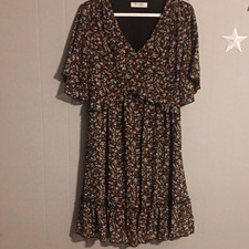 Manydress Womens M Black White Orange Floral V-Neck Flutter Sleeve Short Dress