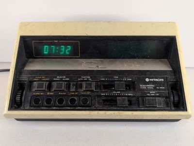 Vintage Silver Digital Hitachi Clock/Radio/Alarm AM/FM Model KC-680H Works!!