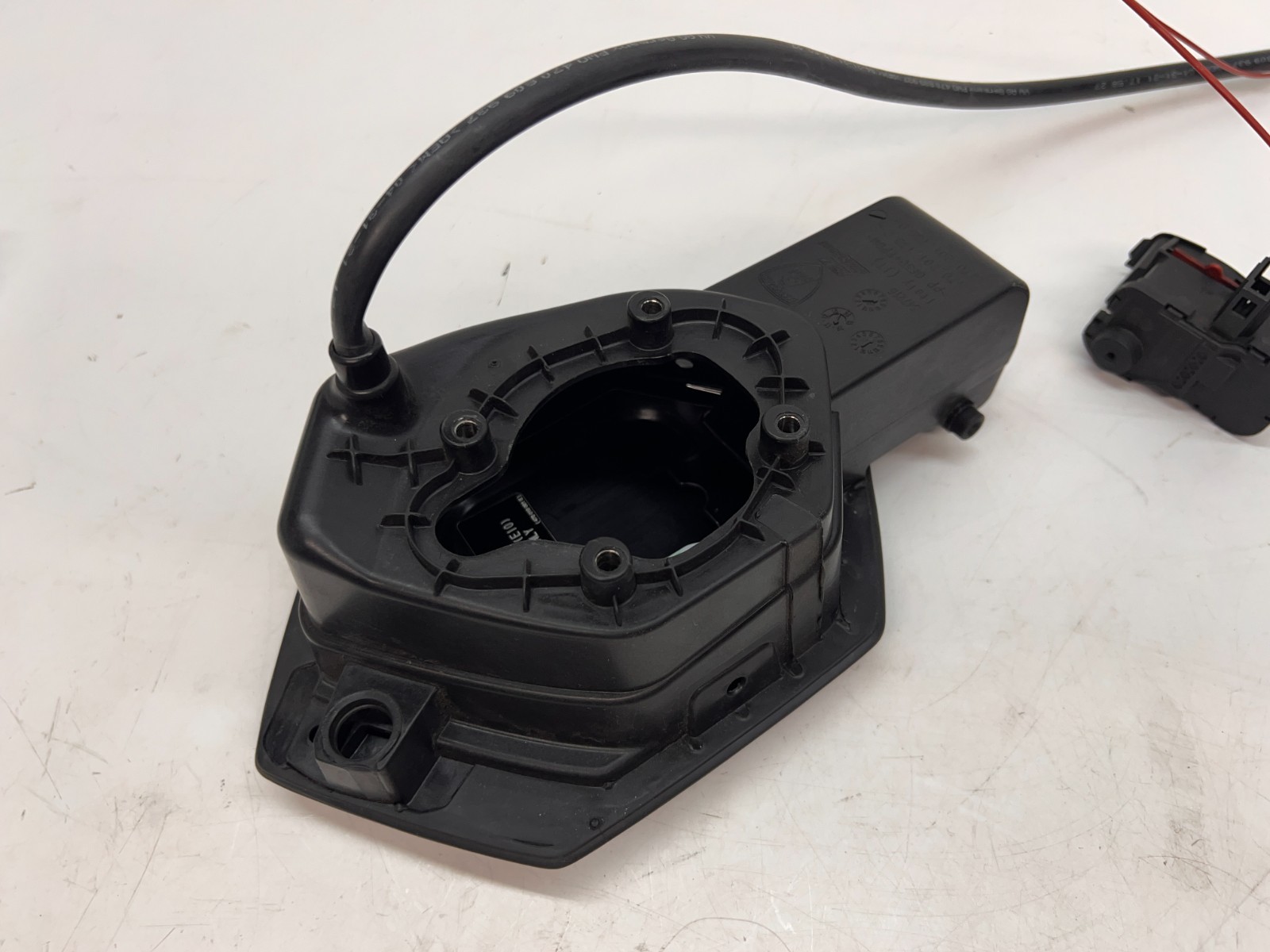 LAMBORGHINI AVENTADOR LP740 750 LP770 FUEL TANK FILLER FLAP NECK OEM 470201135D