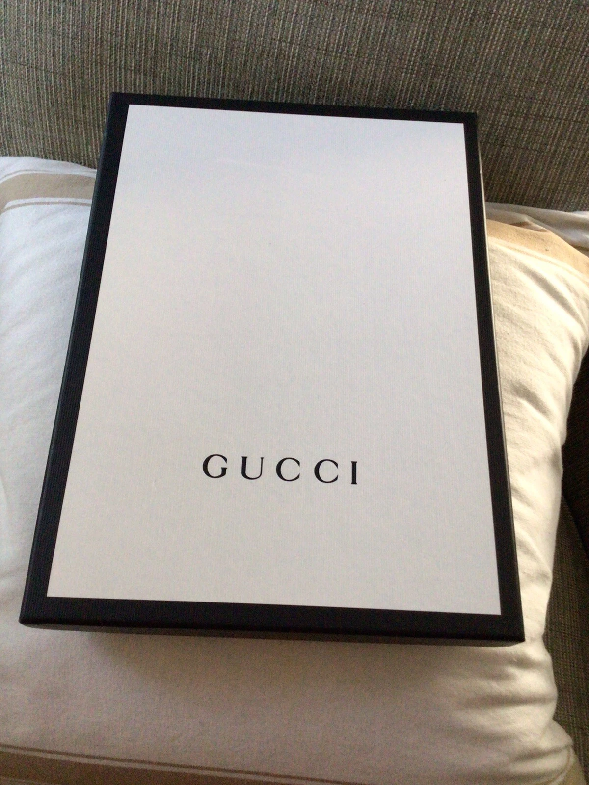 FOULARD GUCCI NEUF JAMAIS PORTÉ 100% SOIE MADE IN ITALY TRÈS POLYVALENT