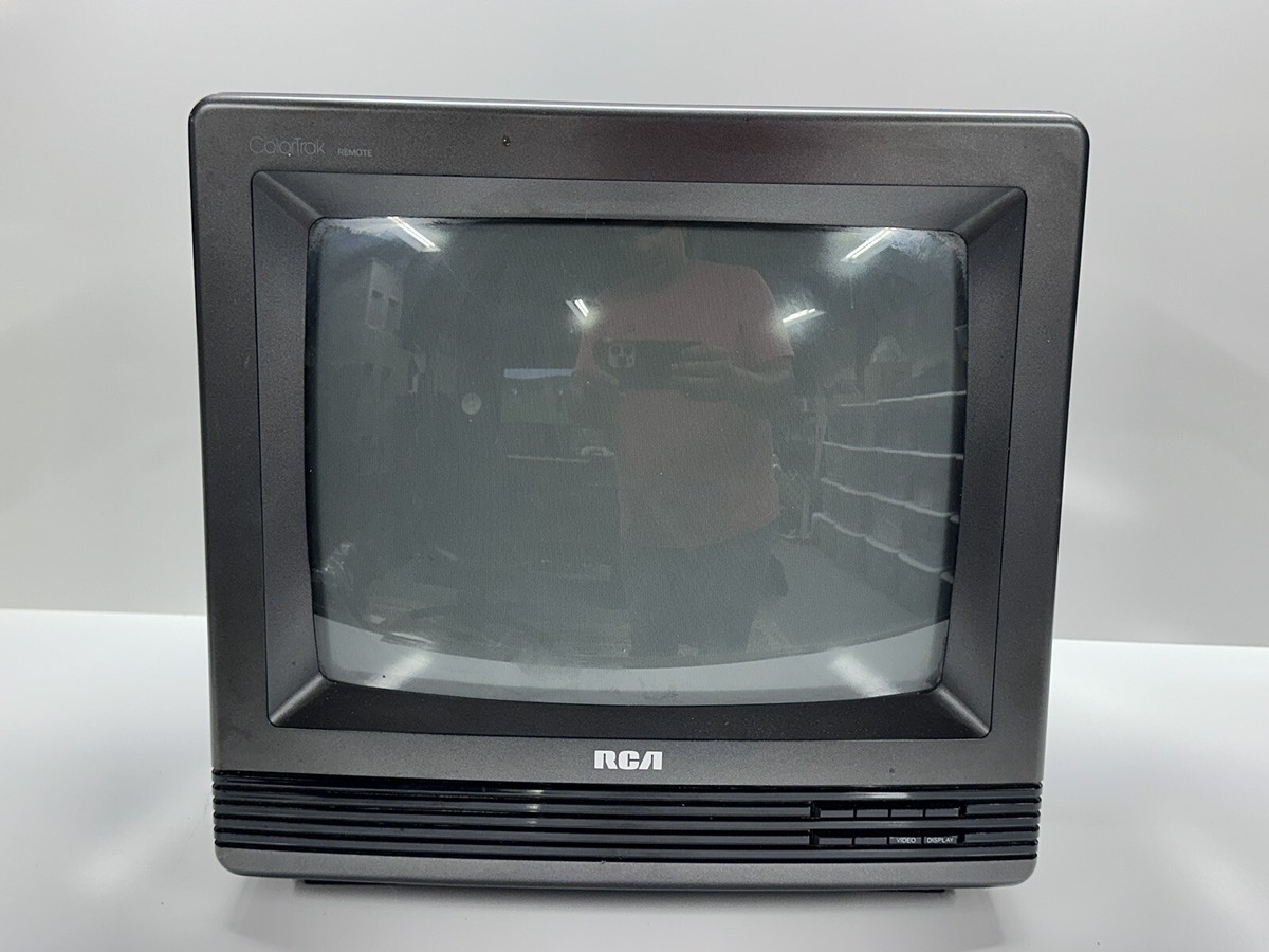 RCA Gaming Television E13230WN 13 in Colortrak Woodgrain Wood 80s
