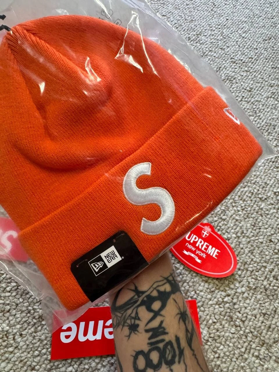 Bonnet orange avec logo Supreme New Era® S