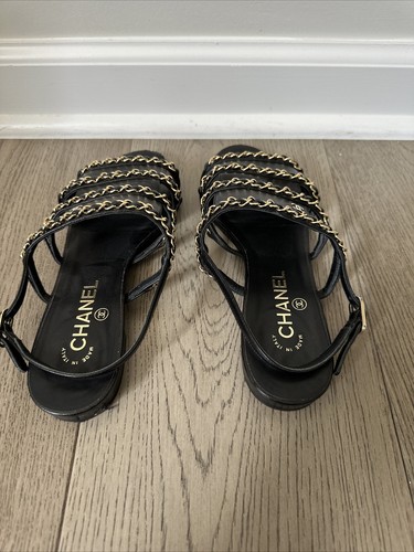 CHANEL BLACK LEATHER GOLD CHAIN SLING BACK FLAT SANDAL SIZE 37.5 GENTLY WORN - Bild 6 von 10