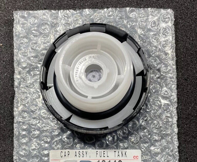 きゅうかんぶう 93 - 97 TOYOTA LAND CRUISER FZJ80 4.5L FUEL GAS TANK CAP OEM NEW