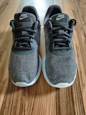 Nike Women's Tanjun SE Running Sneakers Size Grey White