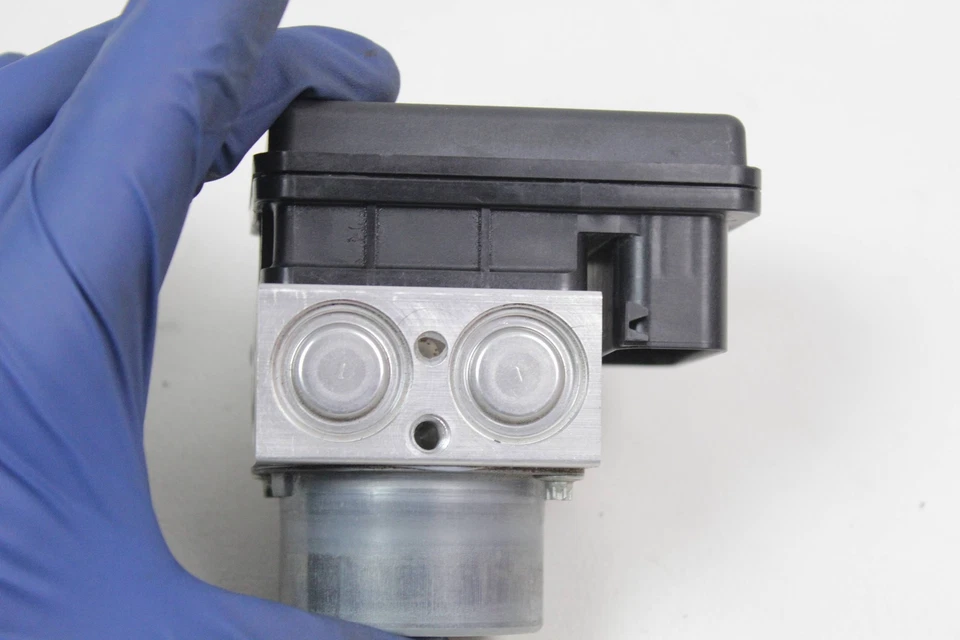 Ducati Scrambler Sixty2 400cc OEM ABS Brake Servo Controller Control Unit - Image 4 of 4