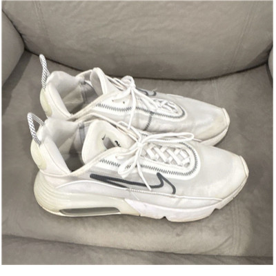 Nike Men s Air Max 2090 White Low Top Lace-Up Sneaker - Pre-Owned Excellent