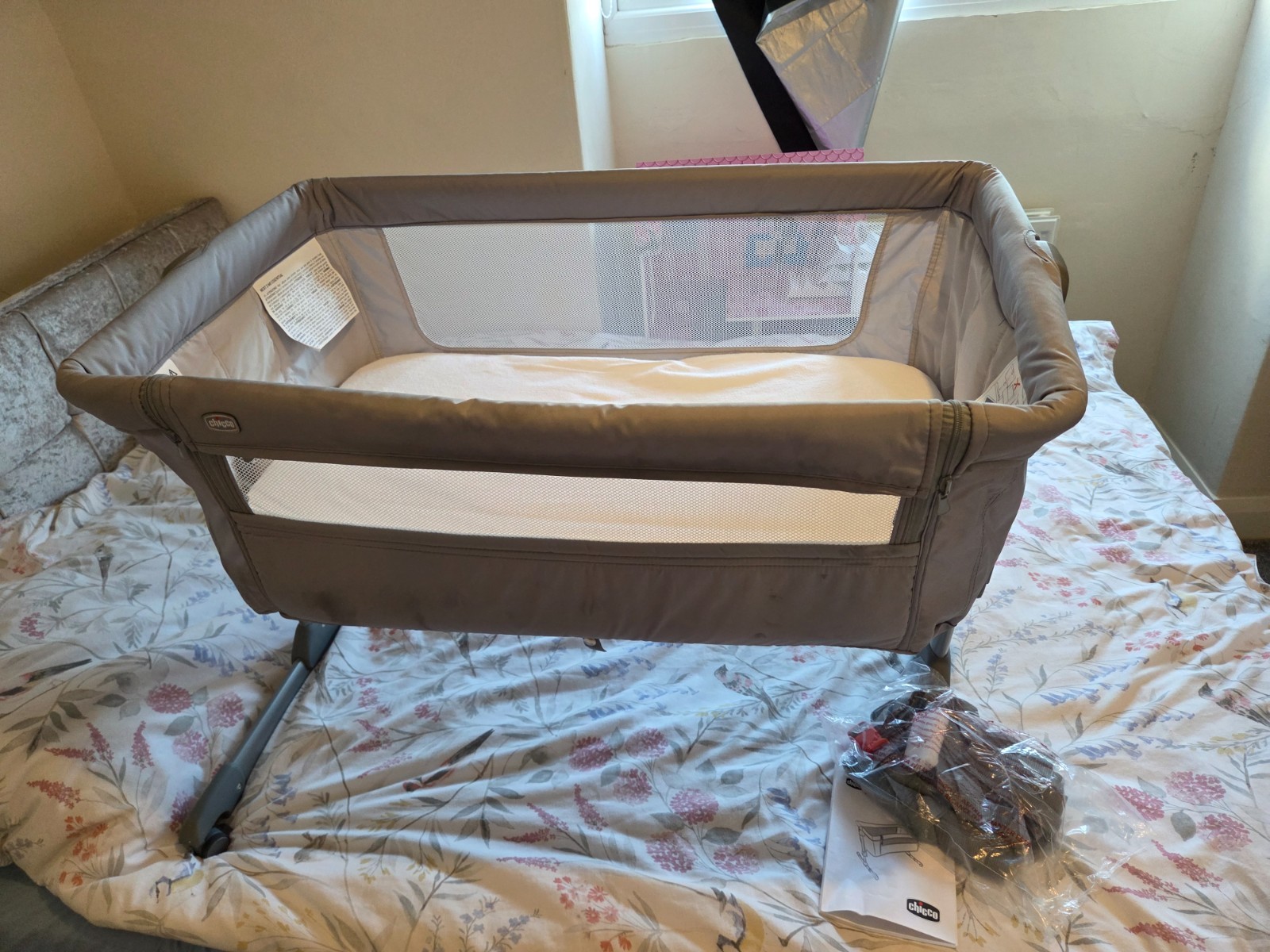 Chico next2me bedside crib +mattress& travel bag