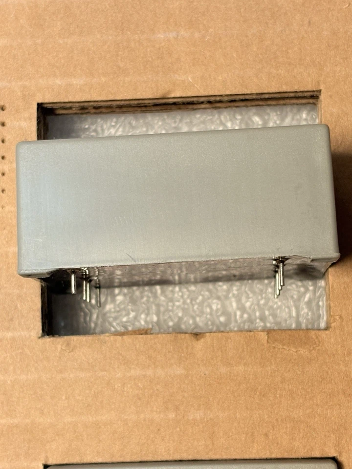 Signal Transformer IF-6-16 flathead PRI: 115/230V 50/60Hz 70/35mA SEC: 8/16V 6VA - Image 3 of 3