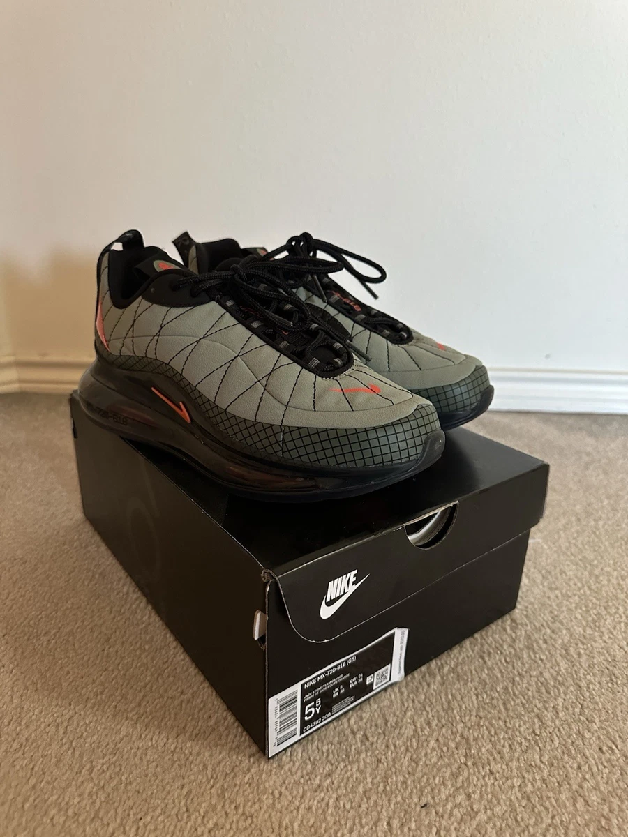 【新品未使用】NIKE  AIRMAX720 国内5月4日発売予定】ナイキ エアマックス 720 サターン ピュア