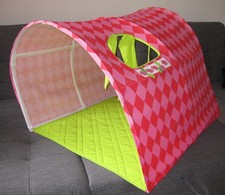 FLEXA Spielhöhle/Tunnel pink mit Steppdecke grün Prinzessin