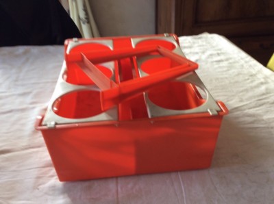 Porte bouteilles vintage - Plastique orange - 6 bouteilles