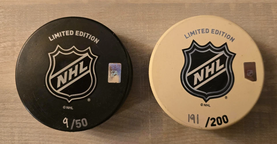 2011 年 NHL 奖项编号 Pucks – 黑色 (#9/50) & 白色 (#191/200) – 限量版 — 第 2/2 张图片
