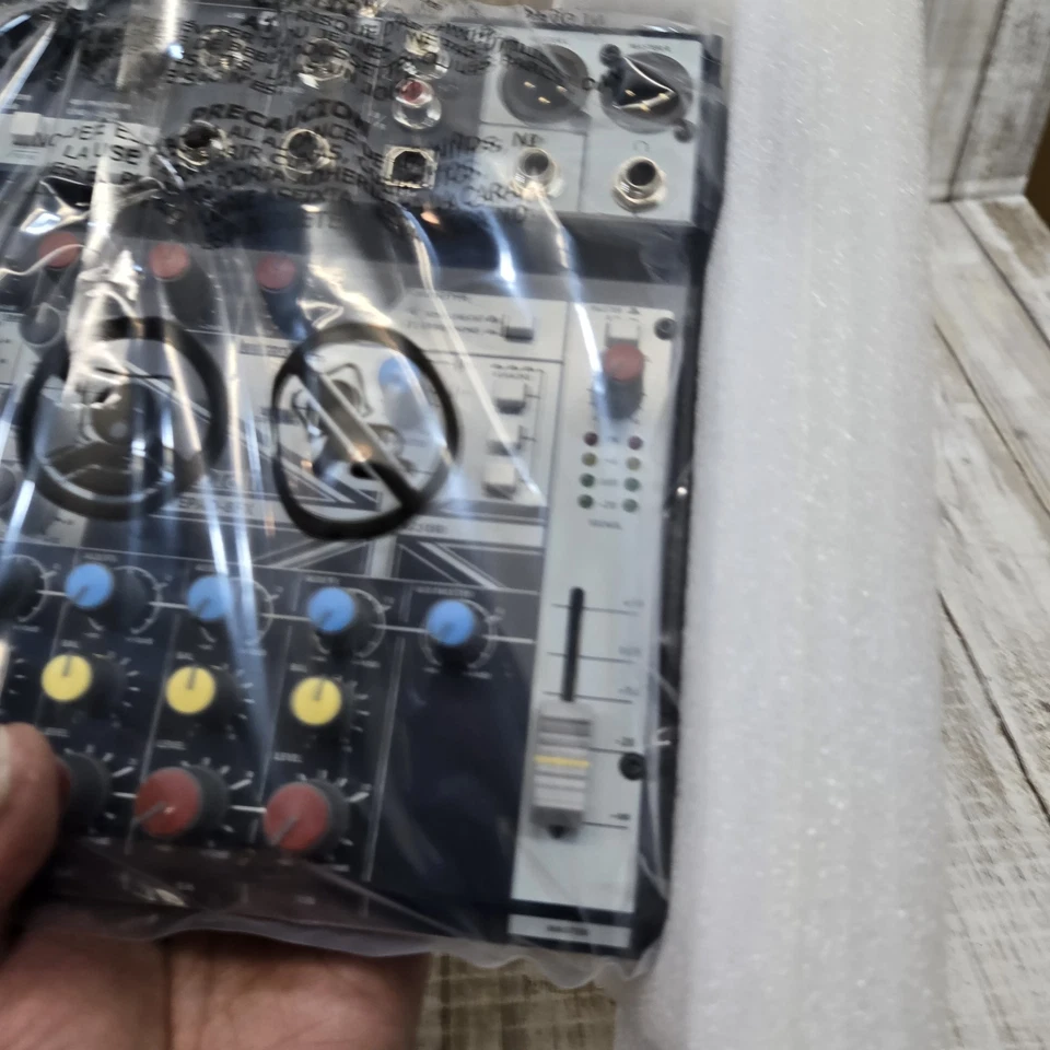 Soundcraft Notepad-8FX 8-Channel Podcast Mixer Podcasting Interface, USB+Effects - Image 2 of 4