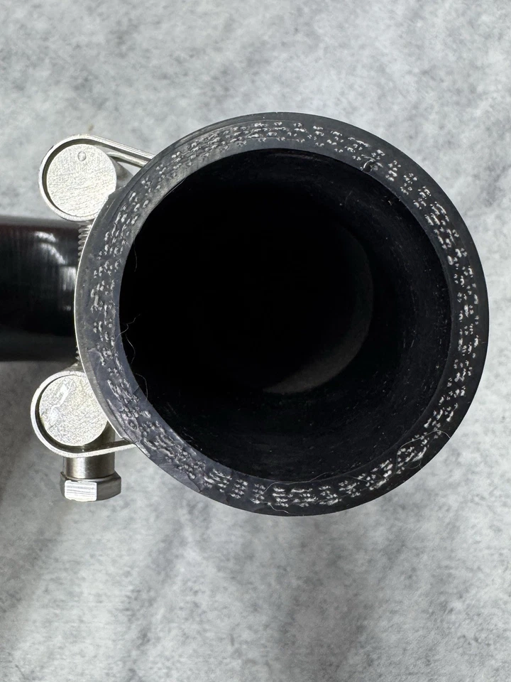 Mangueira acopladora curvatura U silicone 4 camadas 180 graus com braçadeiras de parafuso preta ID 1,75" 45mm - Imagem 2 de 4