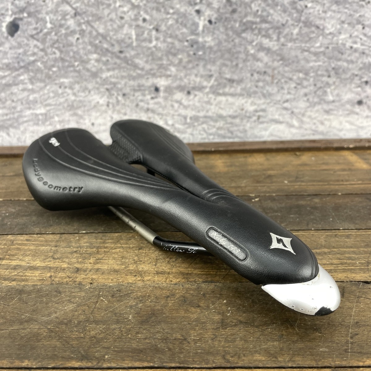 Specialized Ruby Seat 143 Gel Body Geometry Womens Road Bike