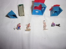 Presier campers H0 Scale -  3 tents, toilet shed 3 campers, and courting couple.