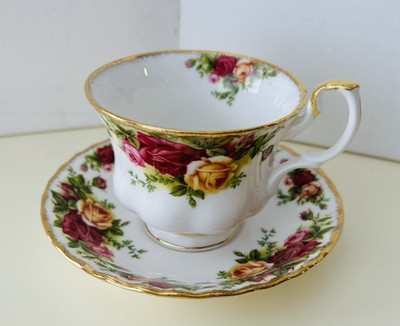 Royal Albert OCR Old Country Roses Large ''Breakfast'' Tea Cup & Saucer 1962 Mark