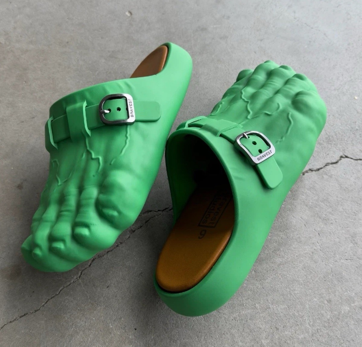 Bravest Studios Men\'s Size 8 US  *HULK* Red Foot Clogs NEW Bravest Foot Clogs is letting you literally step into his  main image 2