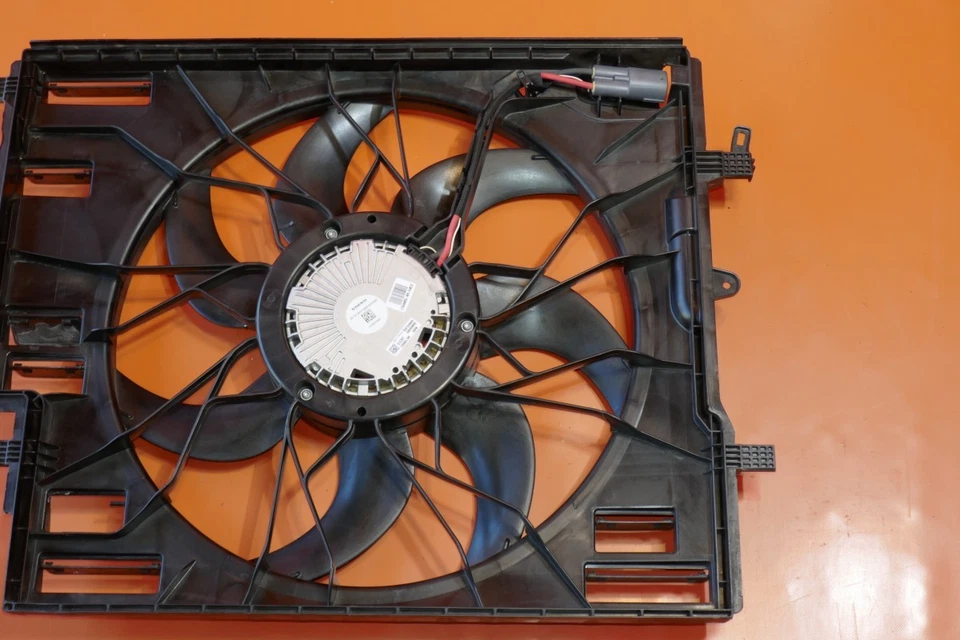 Ventilador de refrigeración Volvo XC90 2016 2017 2018 2019 2020 600W 31657360 OEM Foto 3 de 4