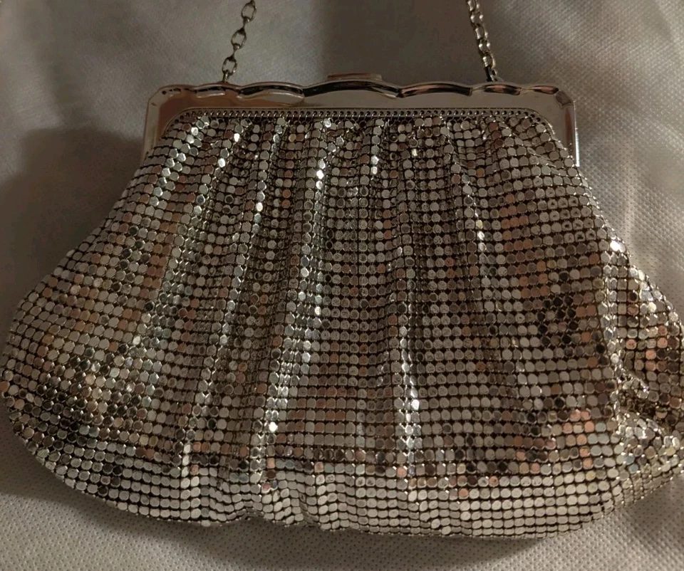 Whiting and Davis Silver Mesh Evening Bag, Rhinestone Clasp Chain Strap 8x4.5" - Image 3 of 4