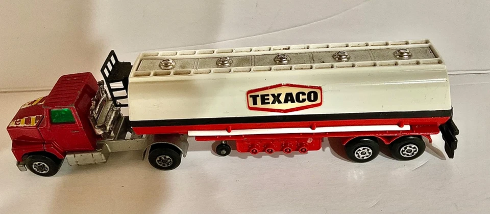 1973 Matchbox Lesney Super King #K-16 /18 Ford LTS Tractor with Texaco Tanker - Image 4 of 4