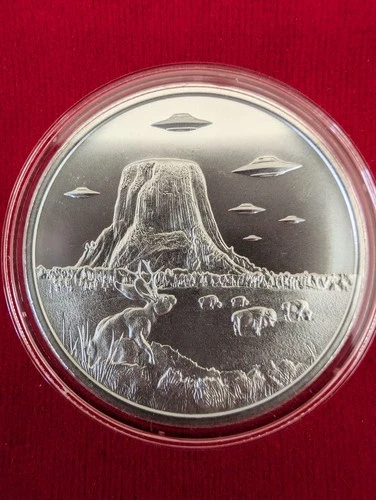 UFO Over Devils Tower 1 oz .999 Fine Silver Round