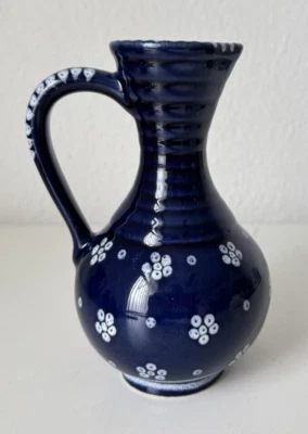 Gmundner Keramik Dirndl blau Blumenvase 14,5 cm GK1863 (2512DE27) 05/26 - Bild 1 von 4