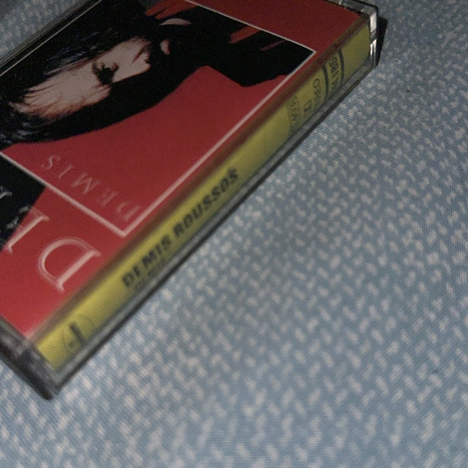 Demi’s Roussos Cassette Tape Foto 3 de 4