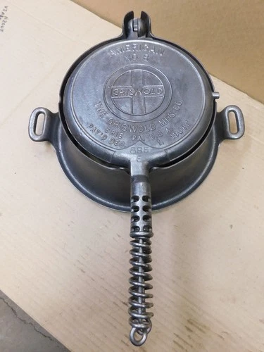 GRISWOLD #8 HIGH BASE CAST IRON WAFFLE IRON Pat 1908 VERY CLEAN NICE CONDITION