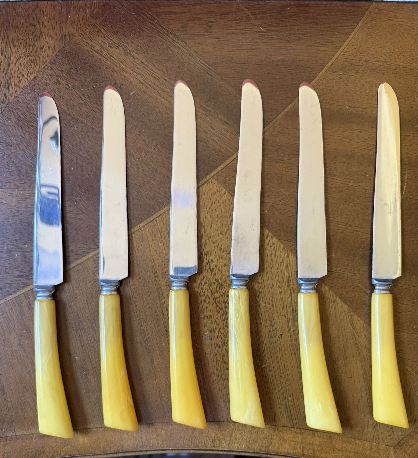 Burns Mfg. Co. Serrated Stainless Steel Knife Set Butterscotch Handle 6 Pieces
Opens in a new window